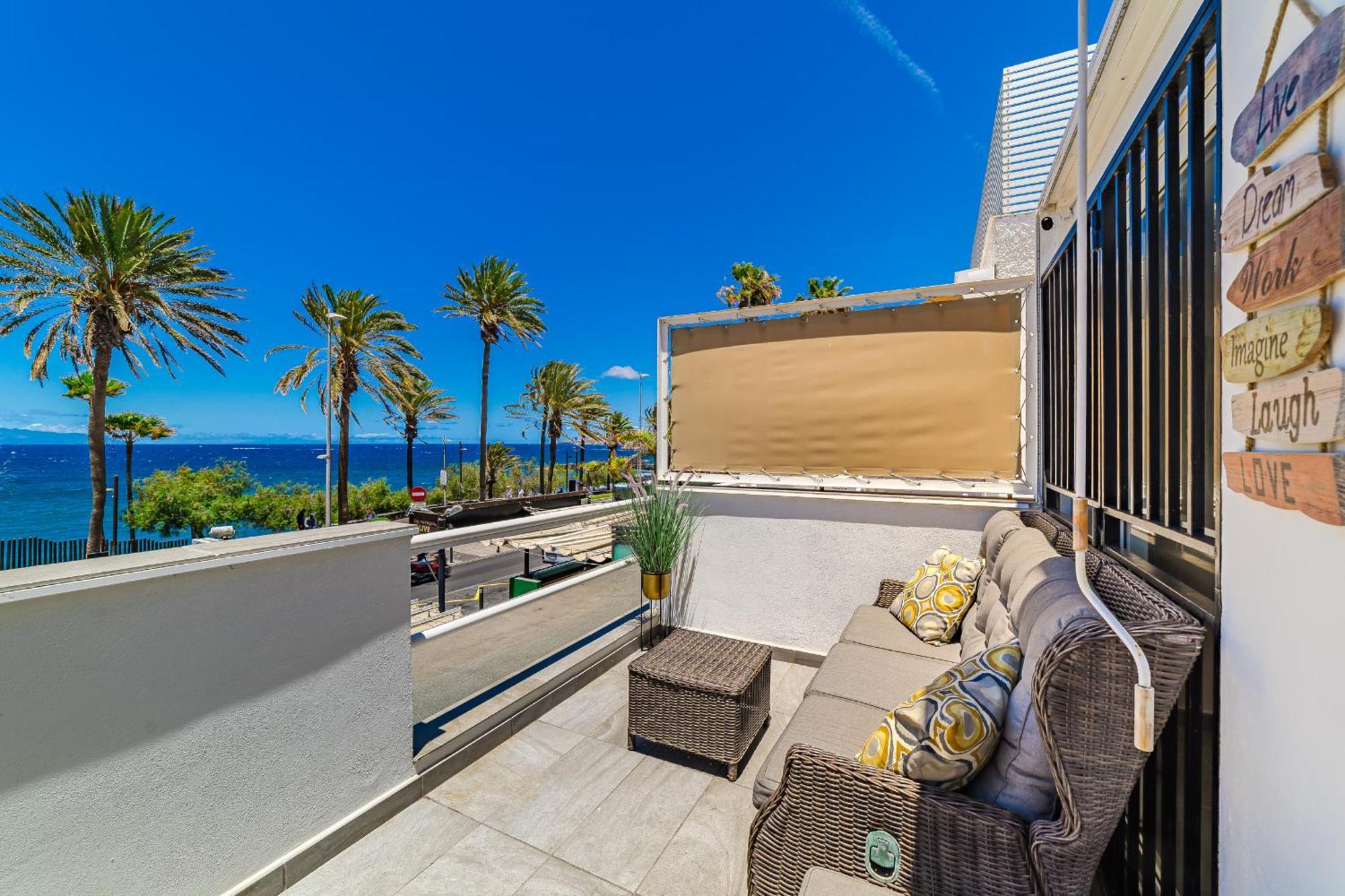 Front Of A Beach Aircon Las Americas Costa Adeje Playa de las Americas  Exterior foto